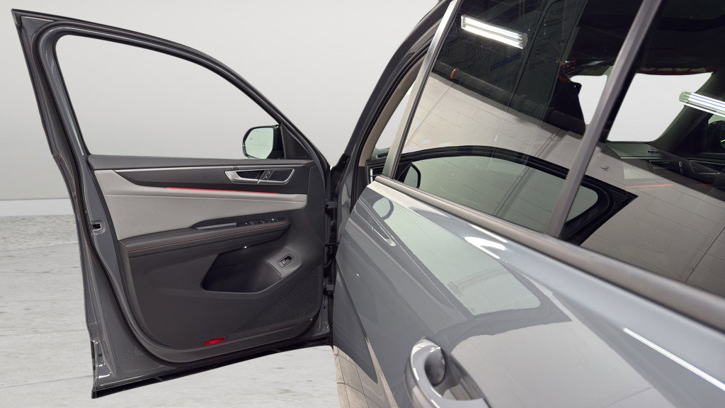 New 2026 Volkswagen Atlas Peak Edition image 14