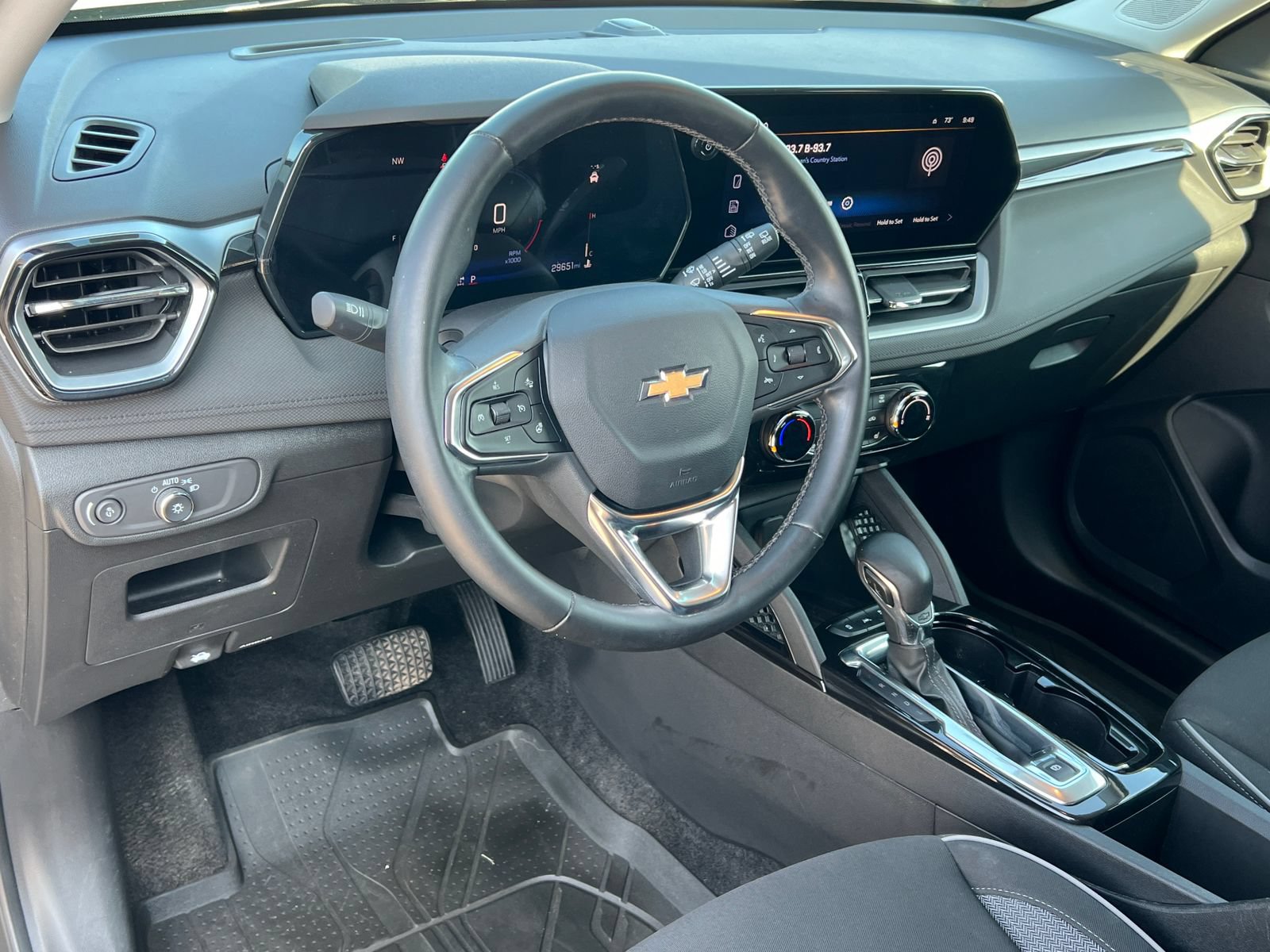 Certified 2024 Chevrolet TrailBlazer LT w/ LT Cold Weather Package AWD/4WD image 19