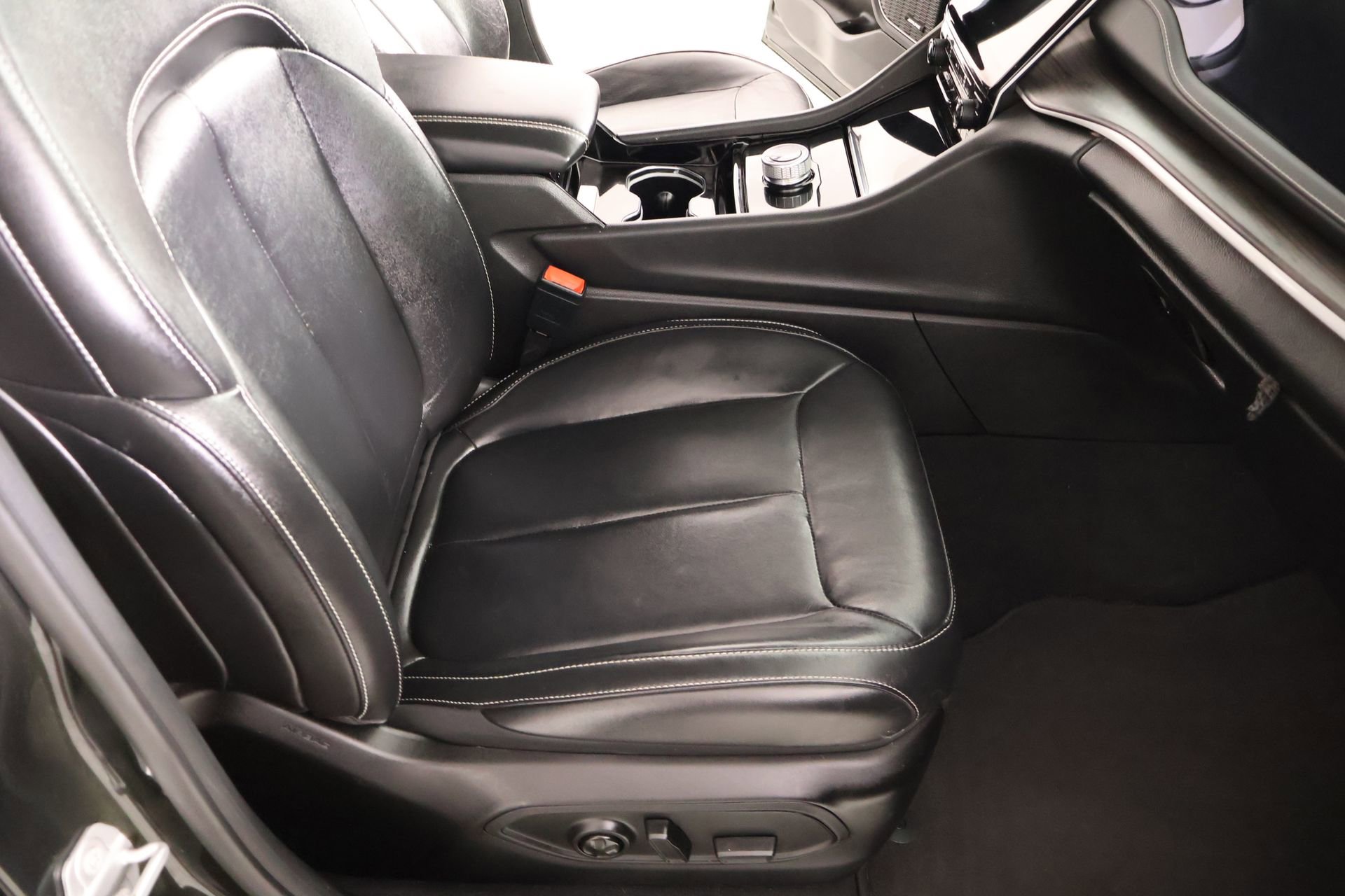 Used 2022 Jeep Grand Cherokee L Limited RWD image 15