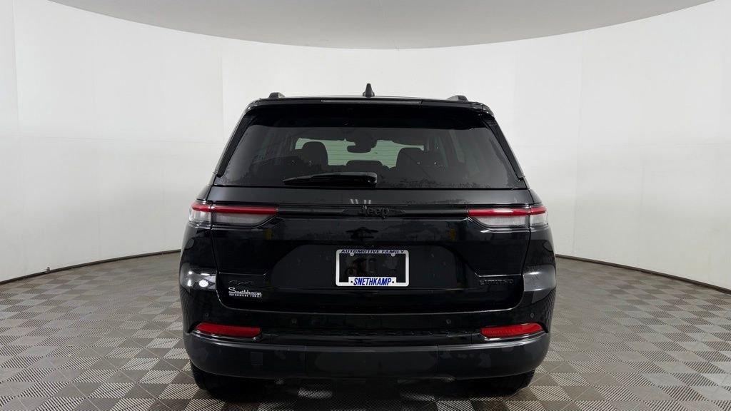 Used 2023 Jeep Grand Cherokee Limited w/ Black Appearance Package AWD/4WD image 8