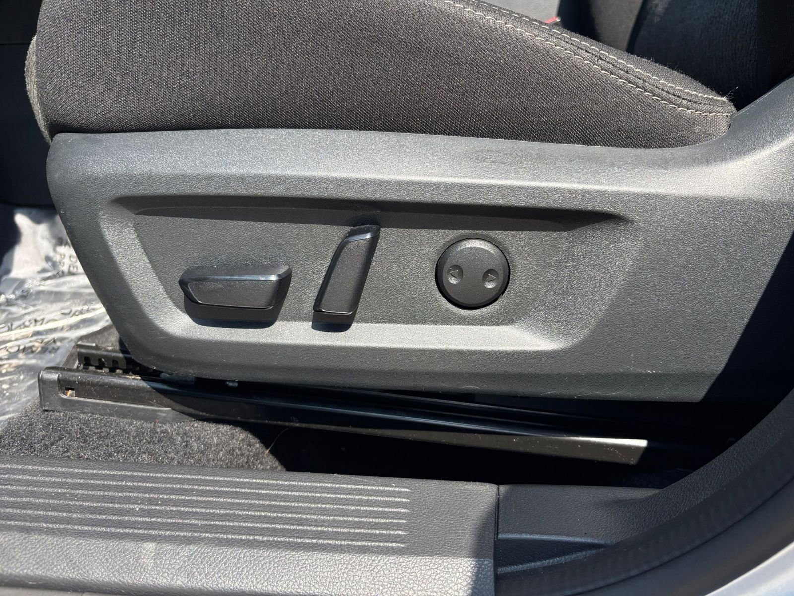 Used 2025 Nissan Rogue SV FWD image 22