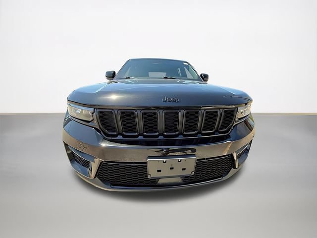 Used 2025 Jeep Grand Cherokee Altitude AWD/4WD image 33