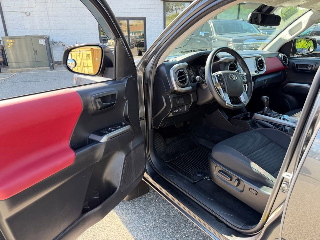 Used 2023 Toyota Tacoma SR5 AWD/4WD image 18
