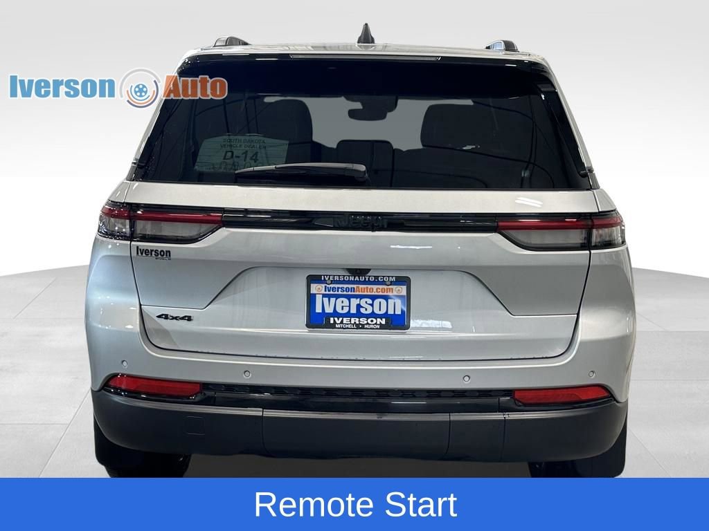 Used 2024 Jeep Grand Cherokee Altitude image 8