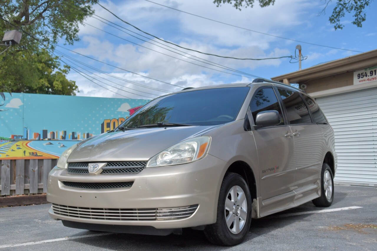Used 2005 Toyota Sienna LE FWD image 2