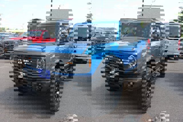 Used 2024 Ford Bronco Black Diamond image 1