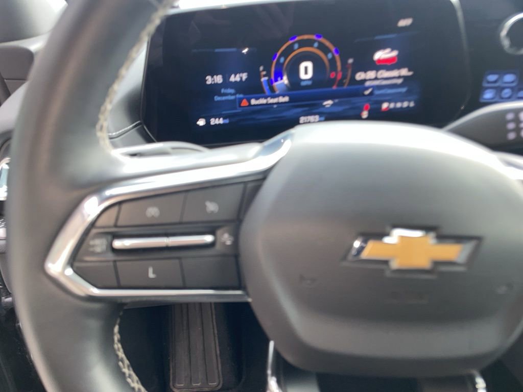 Used 2025 Chevrolet Traverse LT image 13