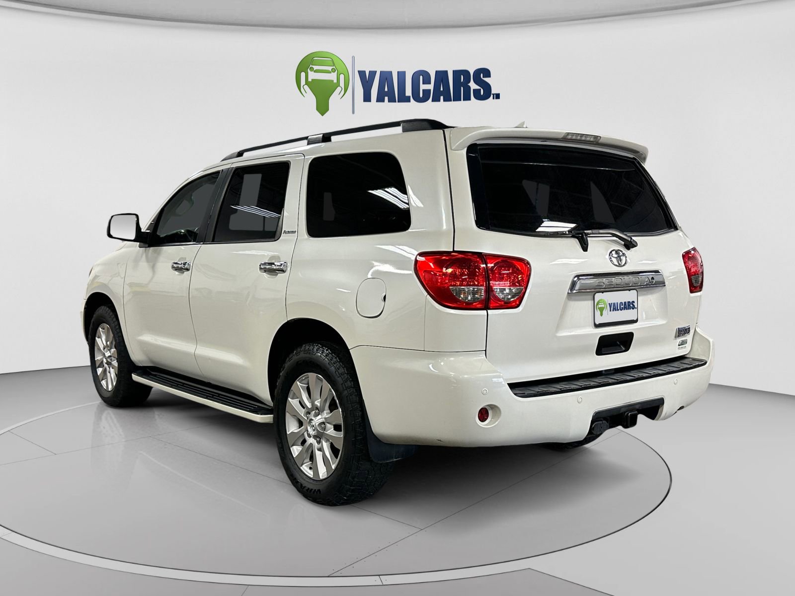 Used 2014 Toyota Sequoia Platinum AWD/4WD image 3