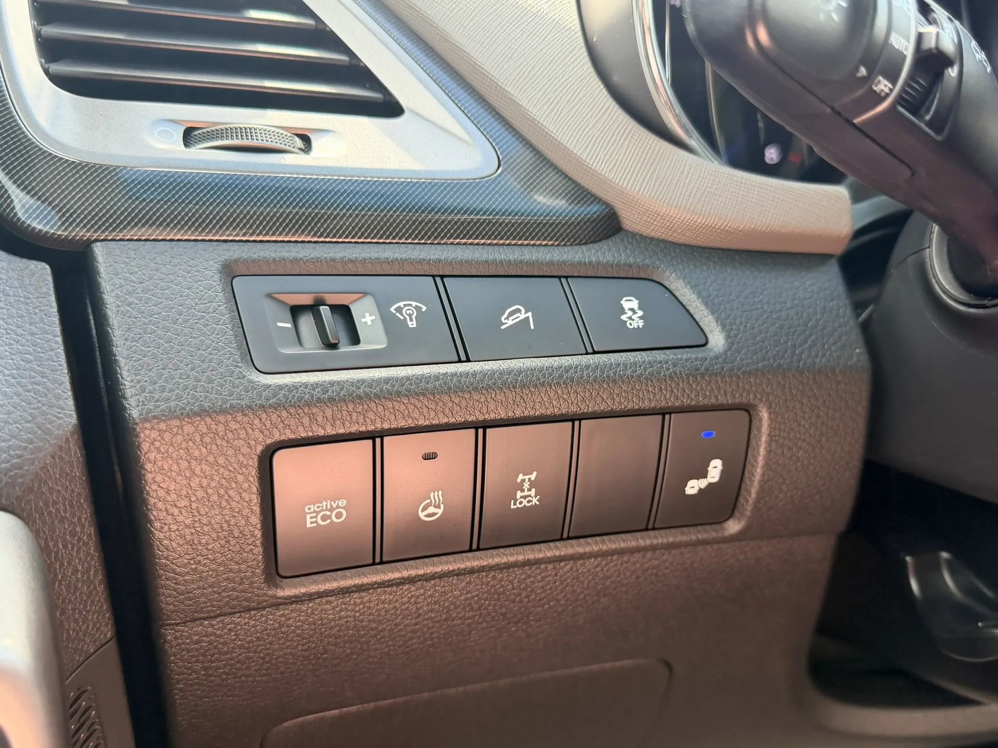 Used 2014 Hyundai Santa Fe Sport w/ Technology Package 04 image 28