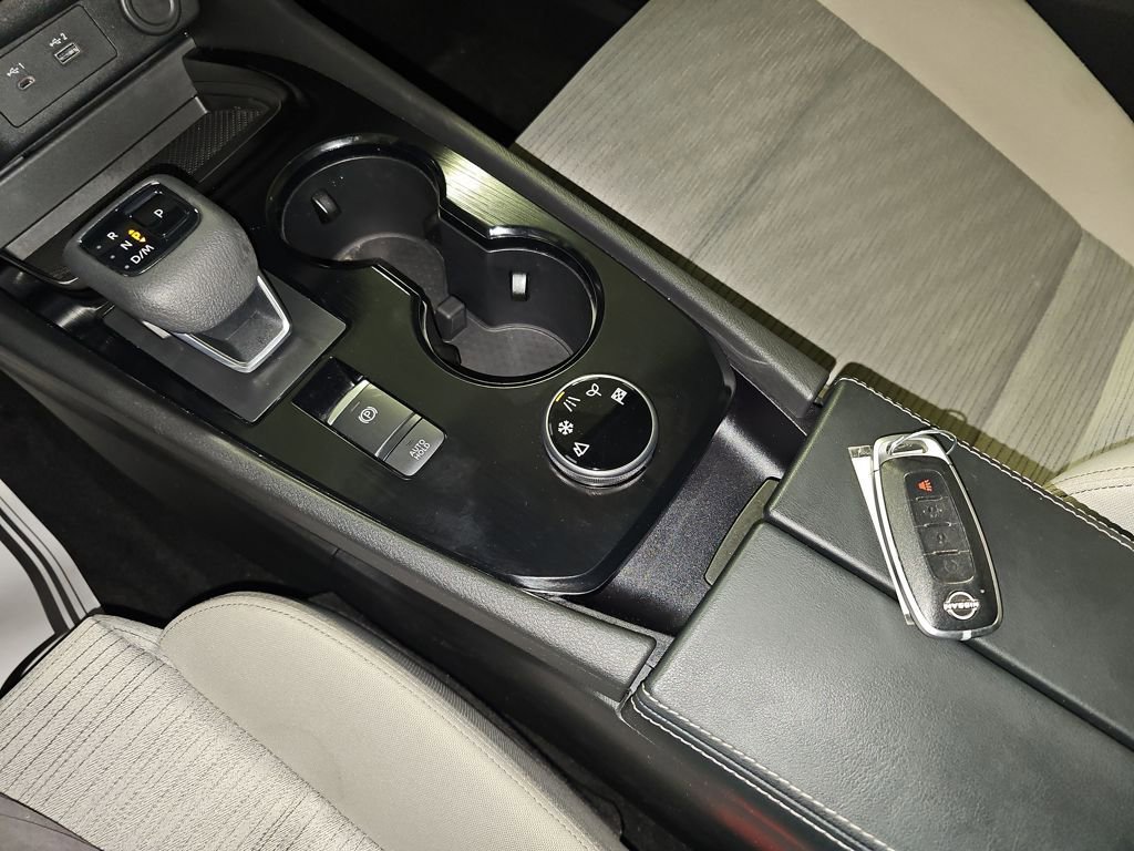 Used 2023 Nissan Rogue SV image 33