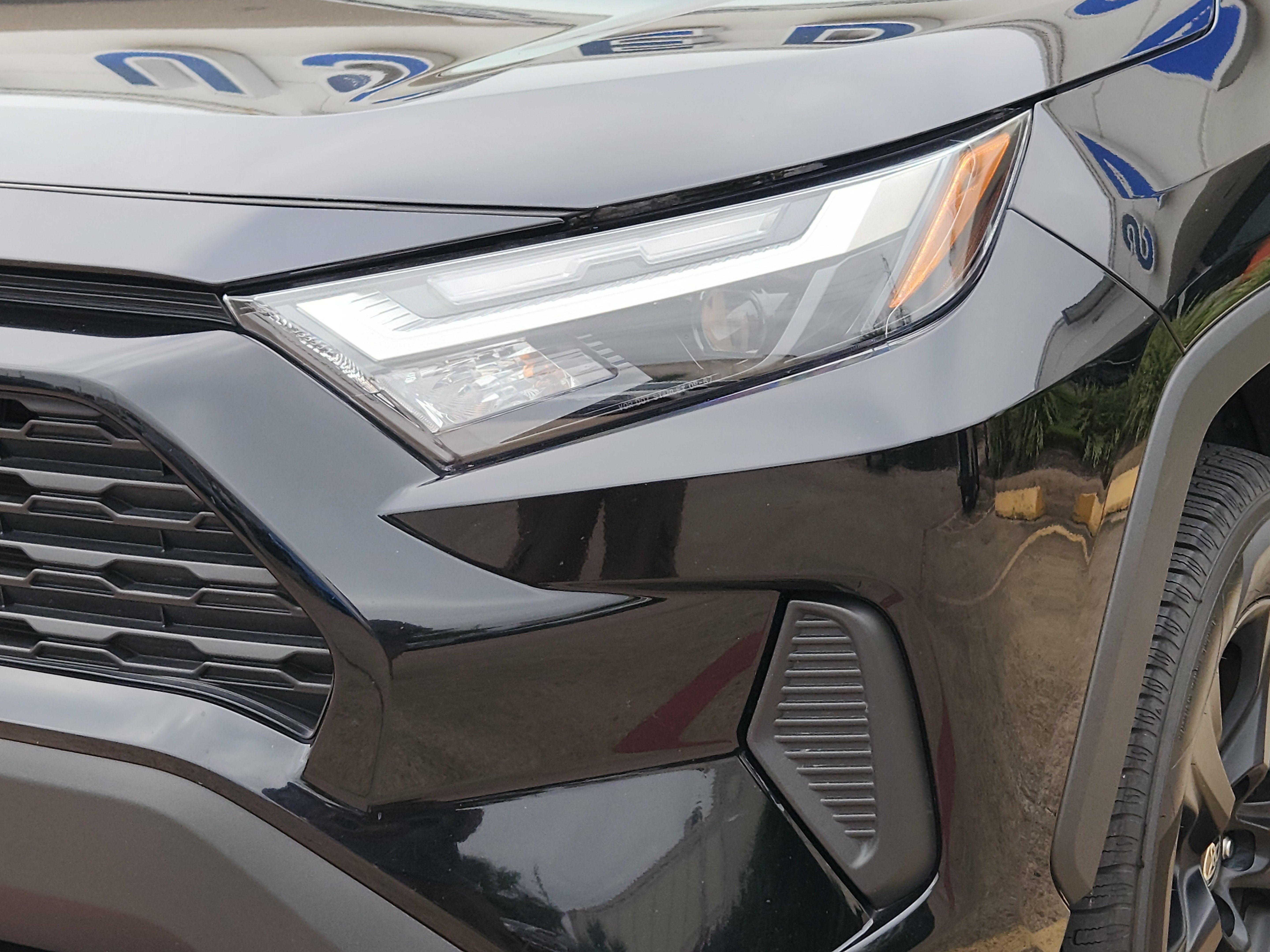 Used 2024 Toyota RAV4 XLE FWD image 6