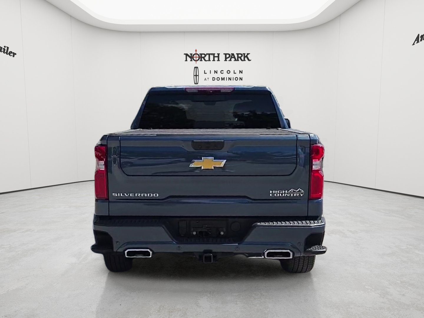 Used 2024 Chevrolet Silverado 1500 High Country AWD/4WD image 4
