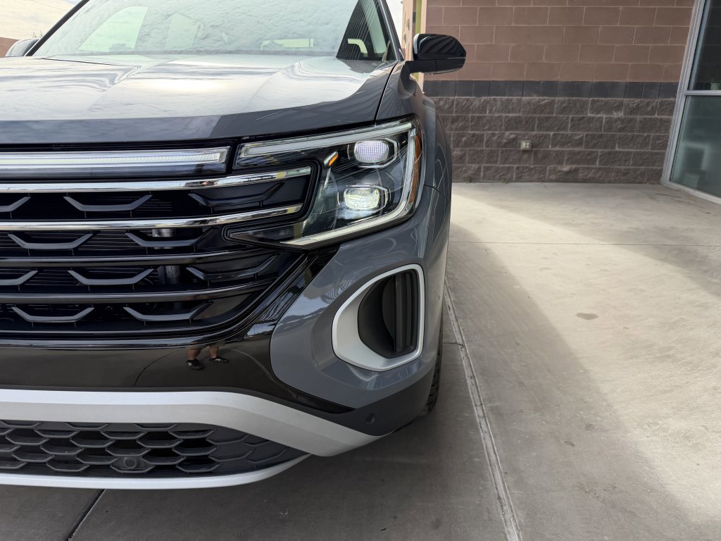 Used 2025 Volkswagen Atlas Peak Edition SE AWD/4WD image 11