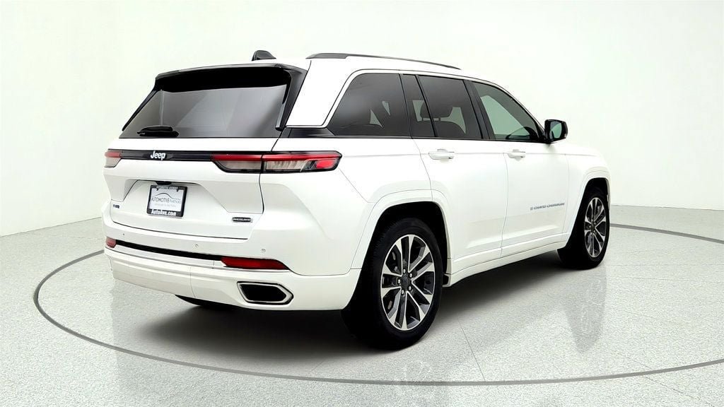 Used 2023 Jeep Grand Cherokee Overland AWD/4WD image 5
