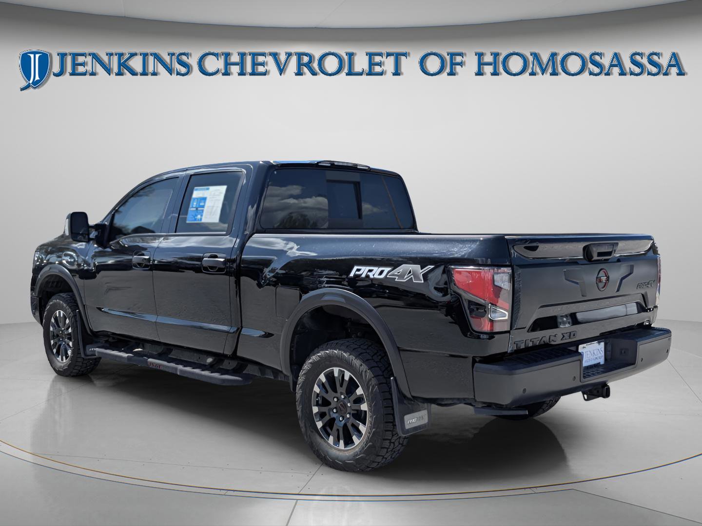 Used 2024 Nissan Titan PRO-4X w/ Pro-4x Convenience Package image 11