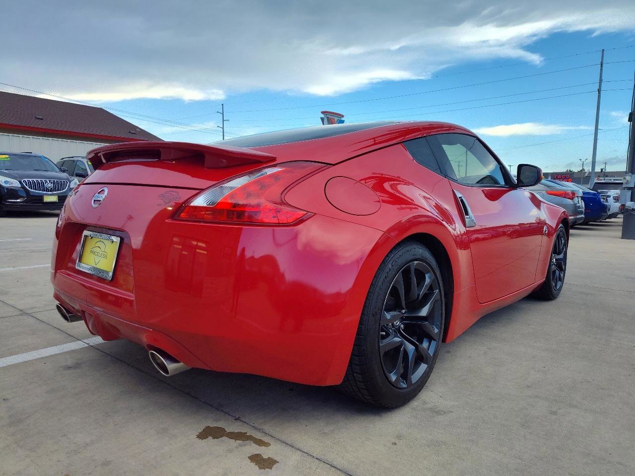 Used 2015 Nissan 370Z Coupe image 4