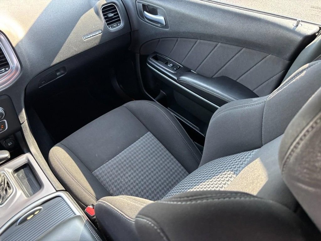 Used 2023 Dodge Charger R/T w/ Technology Group RWD image 14