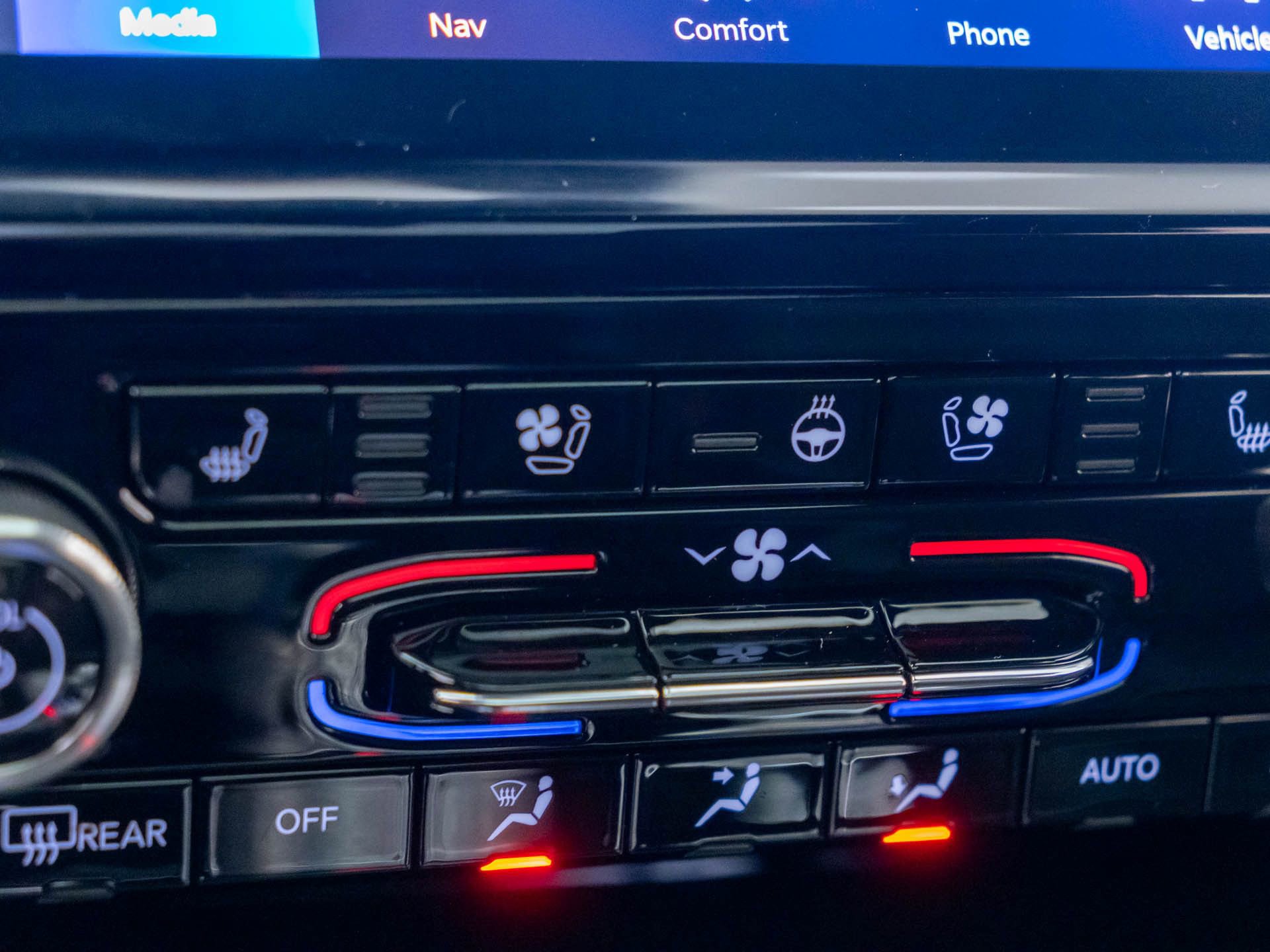 Used 2023 Jeep Grand Cherokee Overland image 28