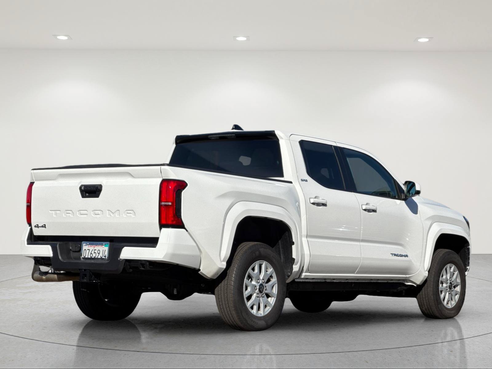 Used 2026 Toyota Tacoma SR5 AWD/4WD image 4