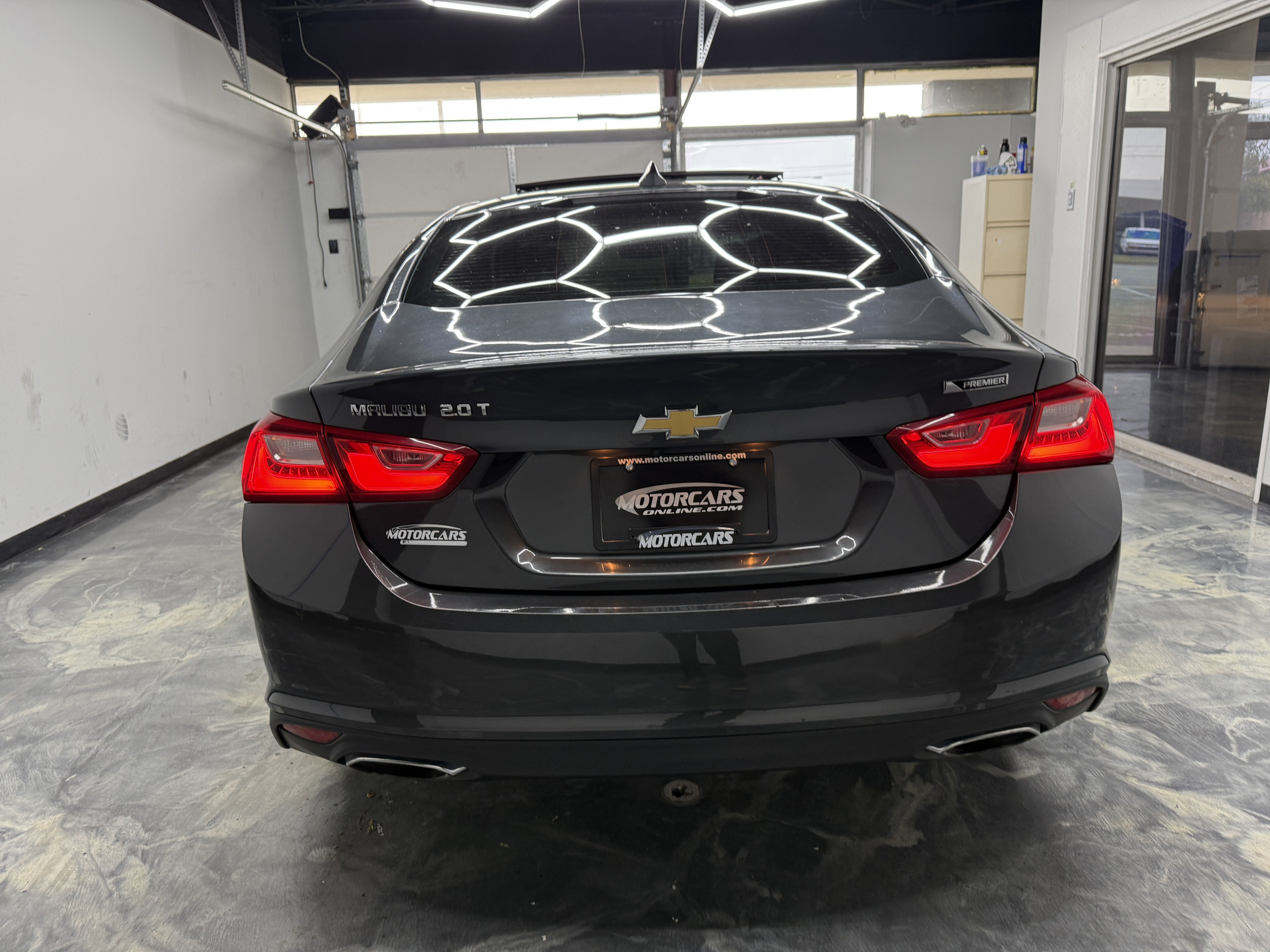 Used 2017 Chevrolet Malibu Premier w/ Premier Sun and Wheel Package FWD image 4