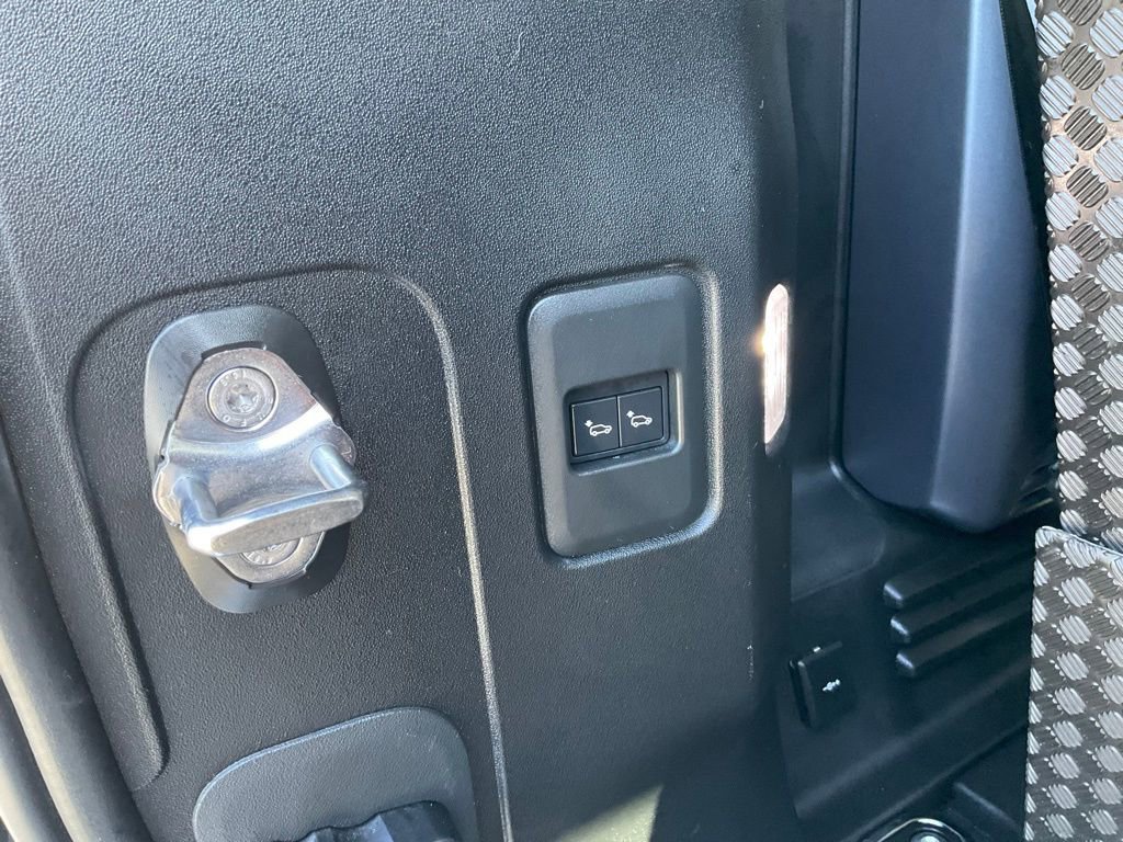 Used 2020 Land Rover Defender 110 HSE AWD/4WD image 11