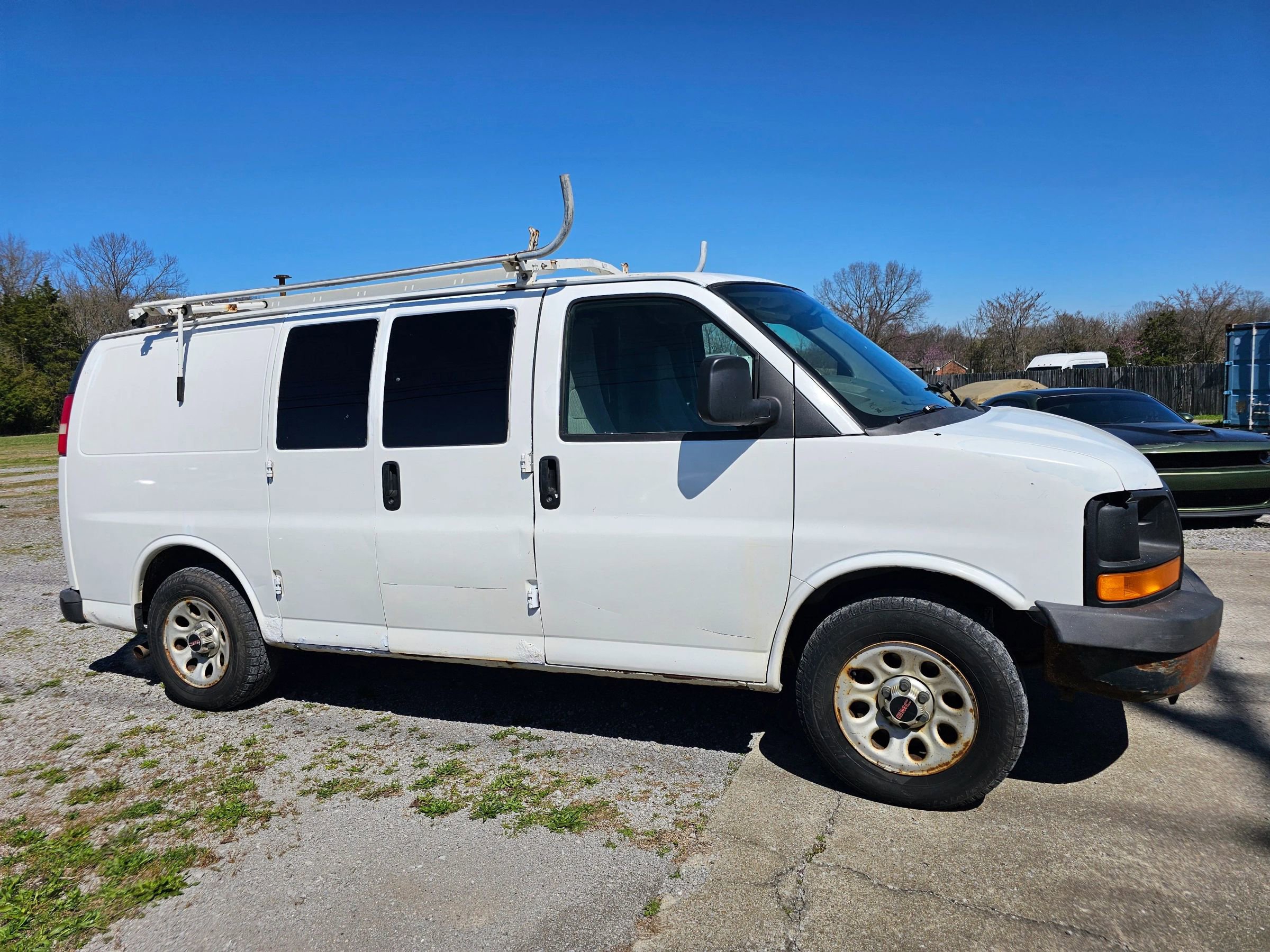 Used 2010 GMC Savana 1500 RWD image 12