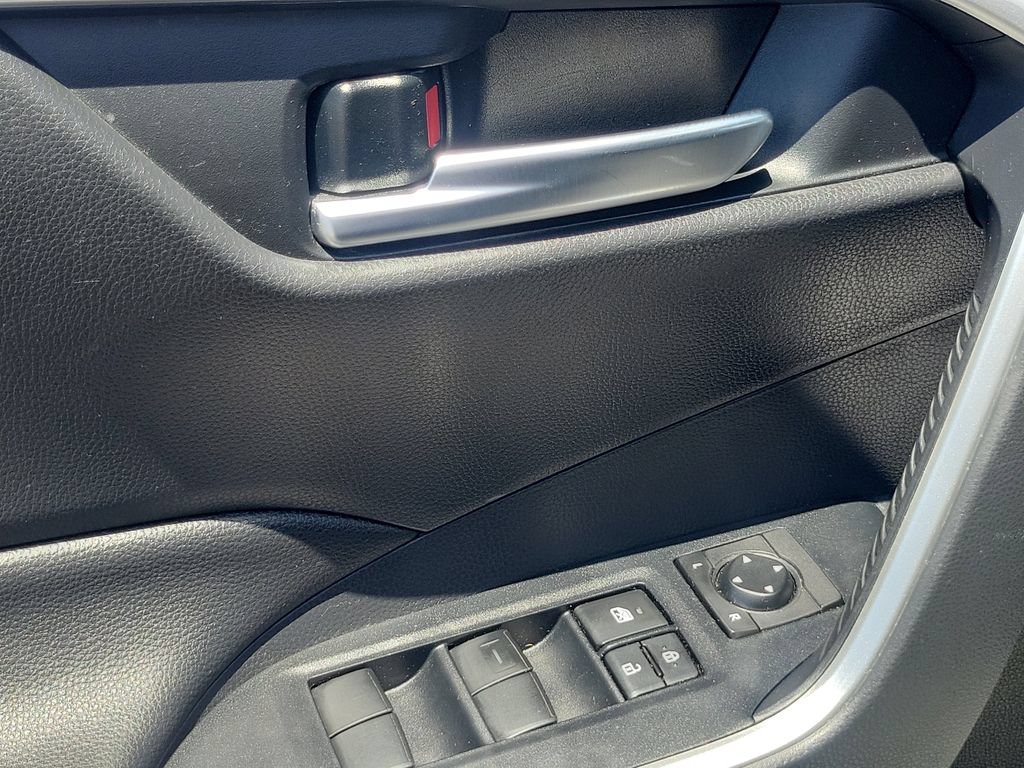 Used 2019 Toyota RAV4 XLE FWD image 21