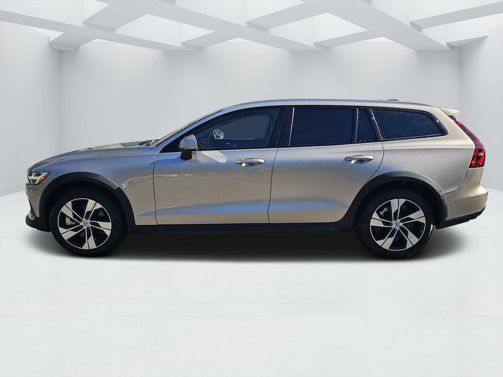Certified 2025 Volvo V60 B5 Cross Country Plus AWD/4WD image 6
