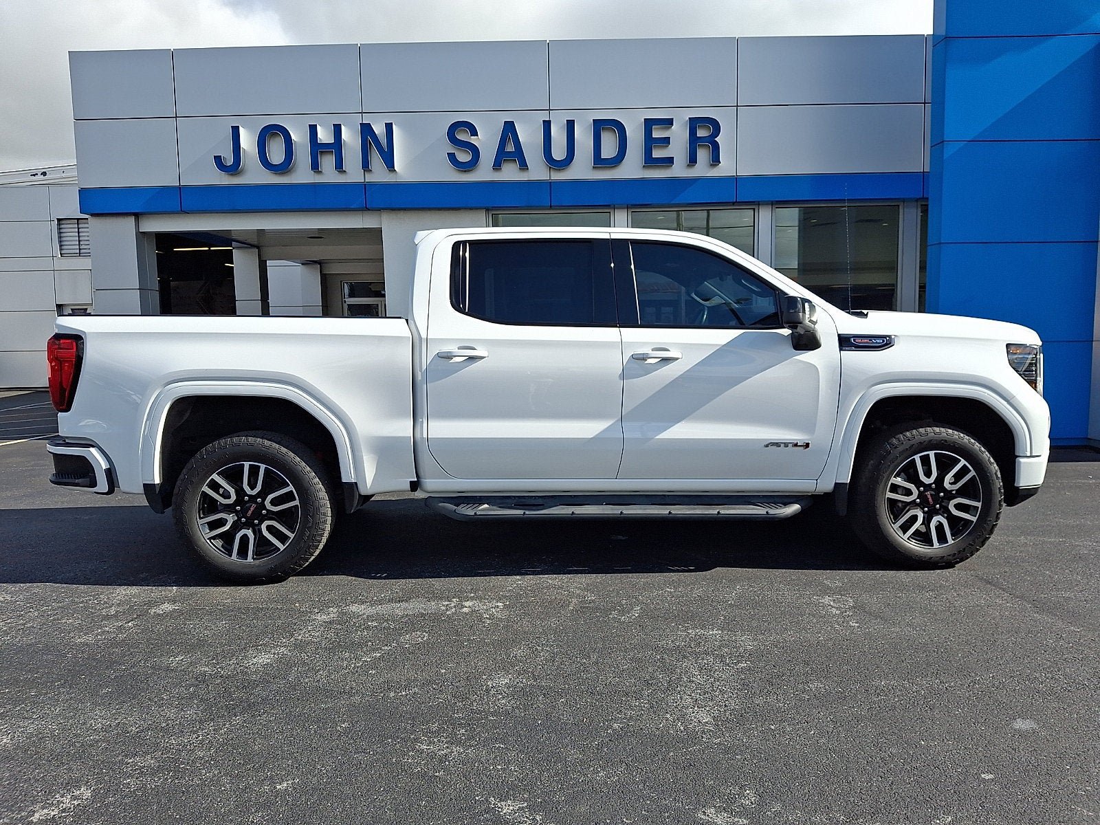Used 2024 GMC Sierra 1500 AT4 w/ Technology Package AWD/4WD image 7