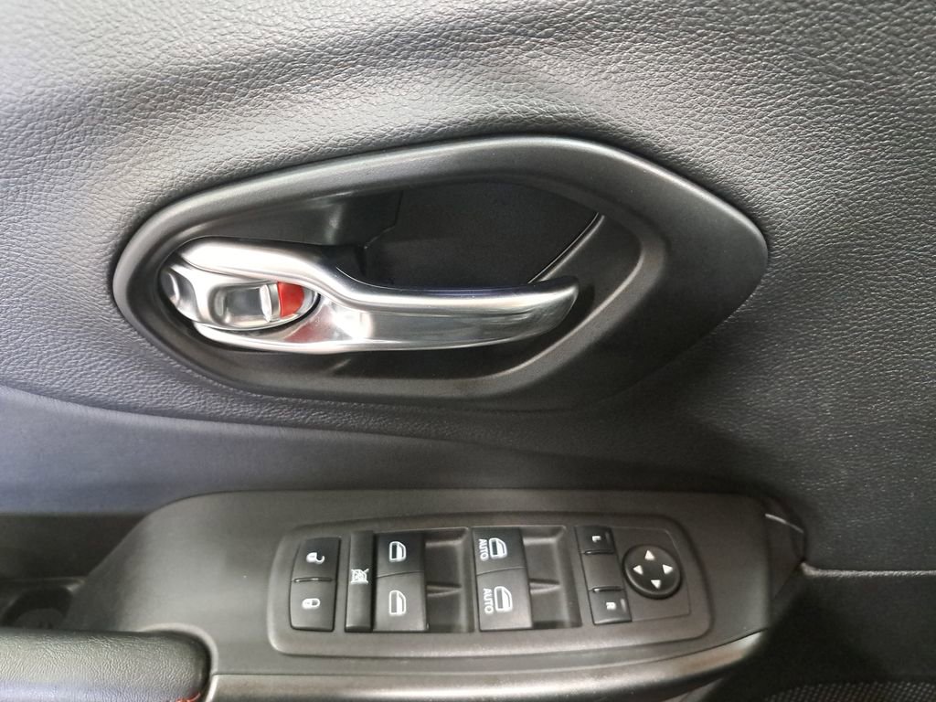 Certified 2022 Jeep Cherokee Trailhawk AWD/4WD image 28