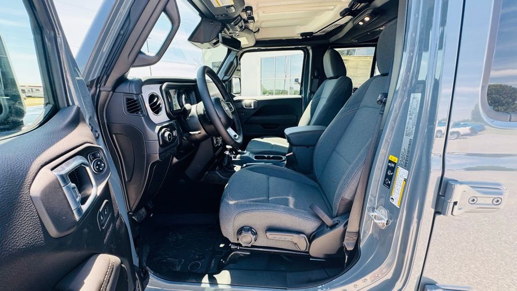 New 2026 Jeep Wrangler Unlimited Sahara w/ Technology Group AWD/4WD image 14