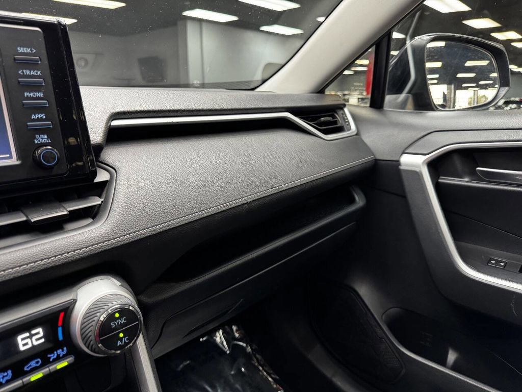 Used 2019 Toyota RAV4 XLE image 27
