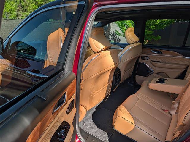 Used 2023 Jeep Grand Cherokee Summit AWD/4WD image 26