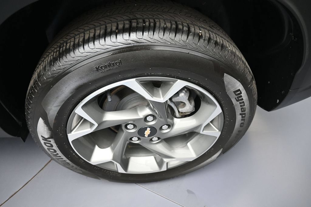 Used 2025 Chevrolet Trax LT w/ LT Convenience Package FWD image 15