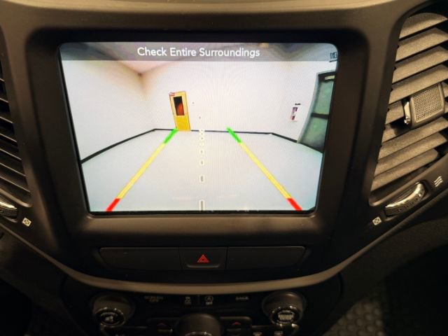 Used 2015 Jeep Cherokee Trailhawk w/ Comfort/Convenience Group image 37