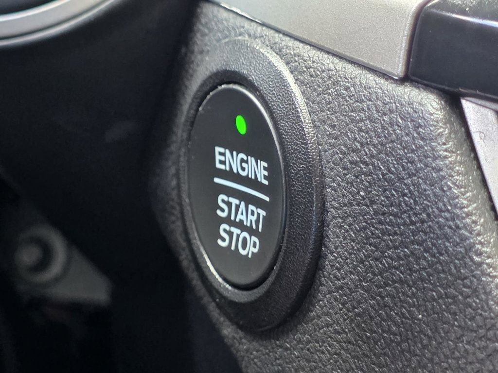 Used 2022 Ford Escape SE image 19