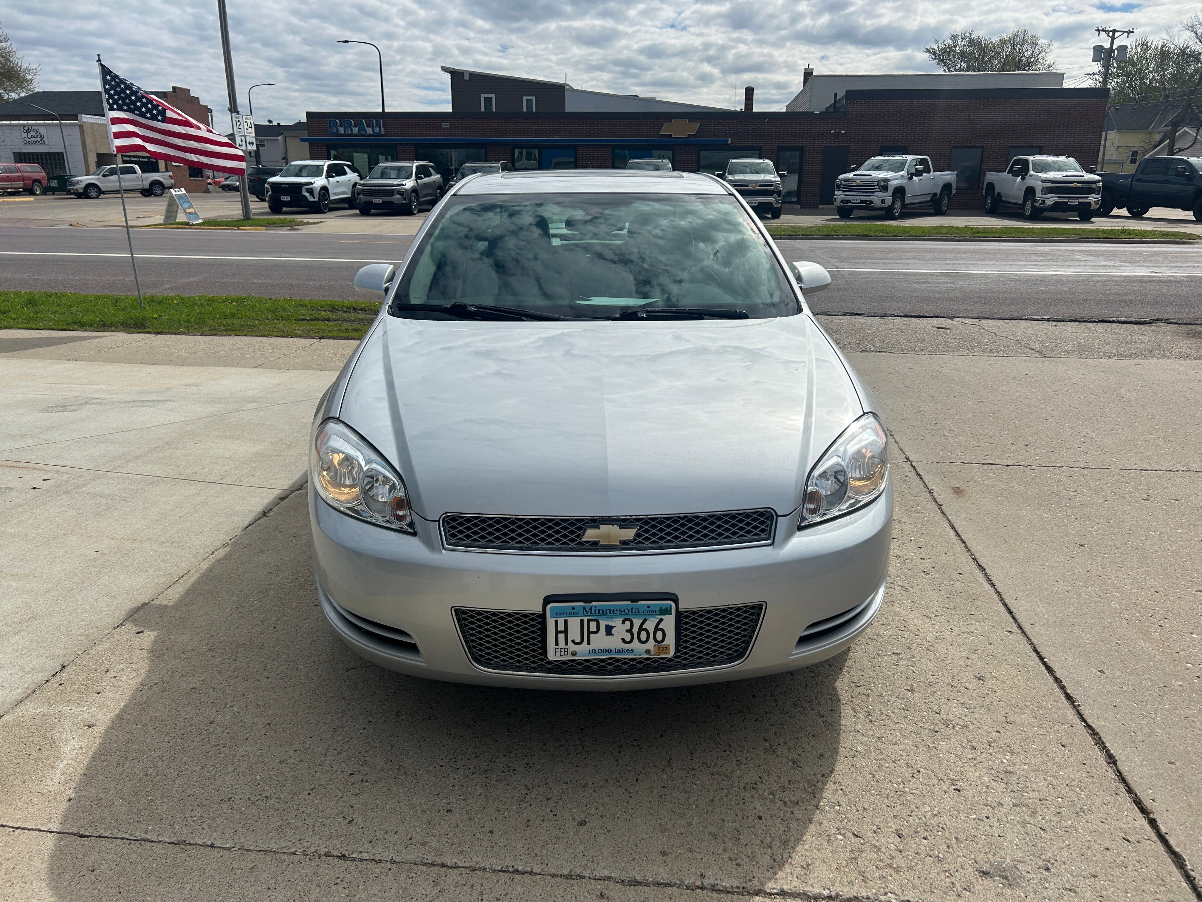 Used 2015 Chevrolet Impala LT w/ LT Sunroof Package FWD image 3
