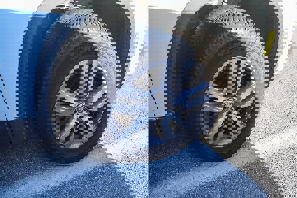 Used 2017 Volkswagen Tiguan S image 13