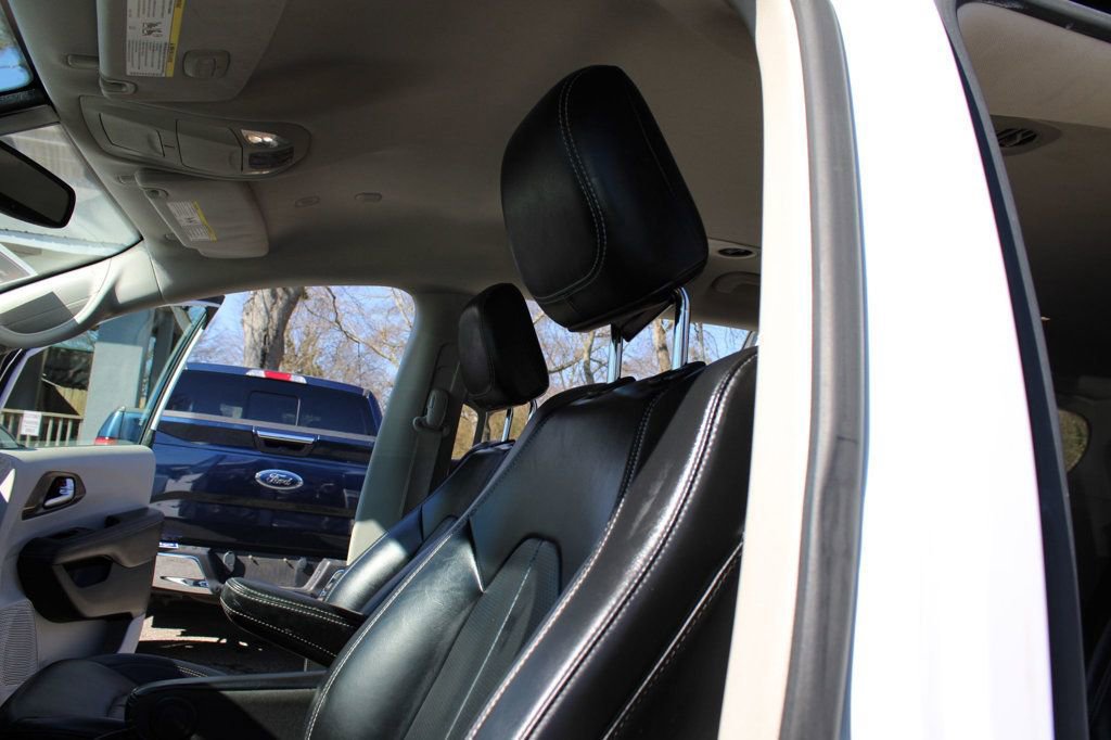 Used 2020 Chrysler Voyager Lxi image 24