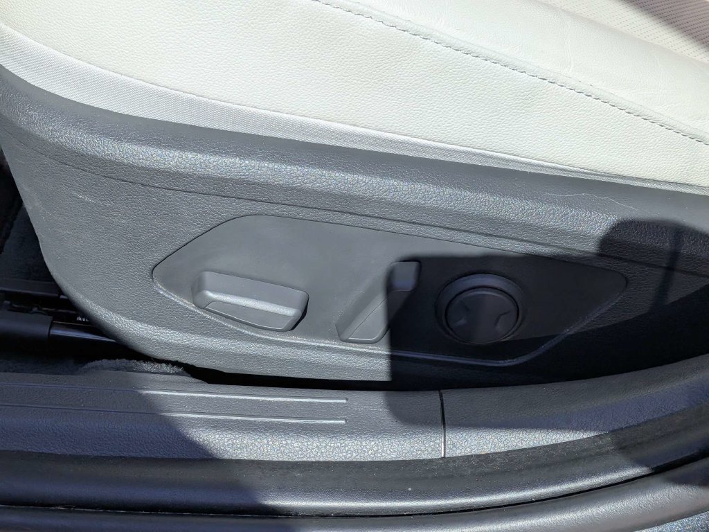Used 2023 Hyundai Sonata Limited w/ Preferred Accessory Package FWD image 16