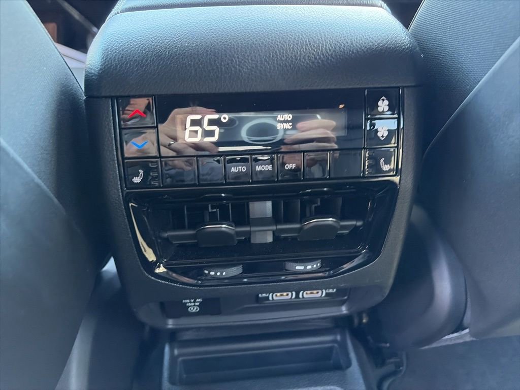 Used 2025 Jeep Grand Cherokee L Limited AWD/4WD image 19