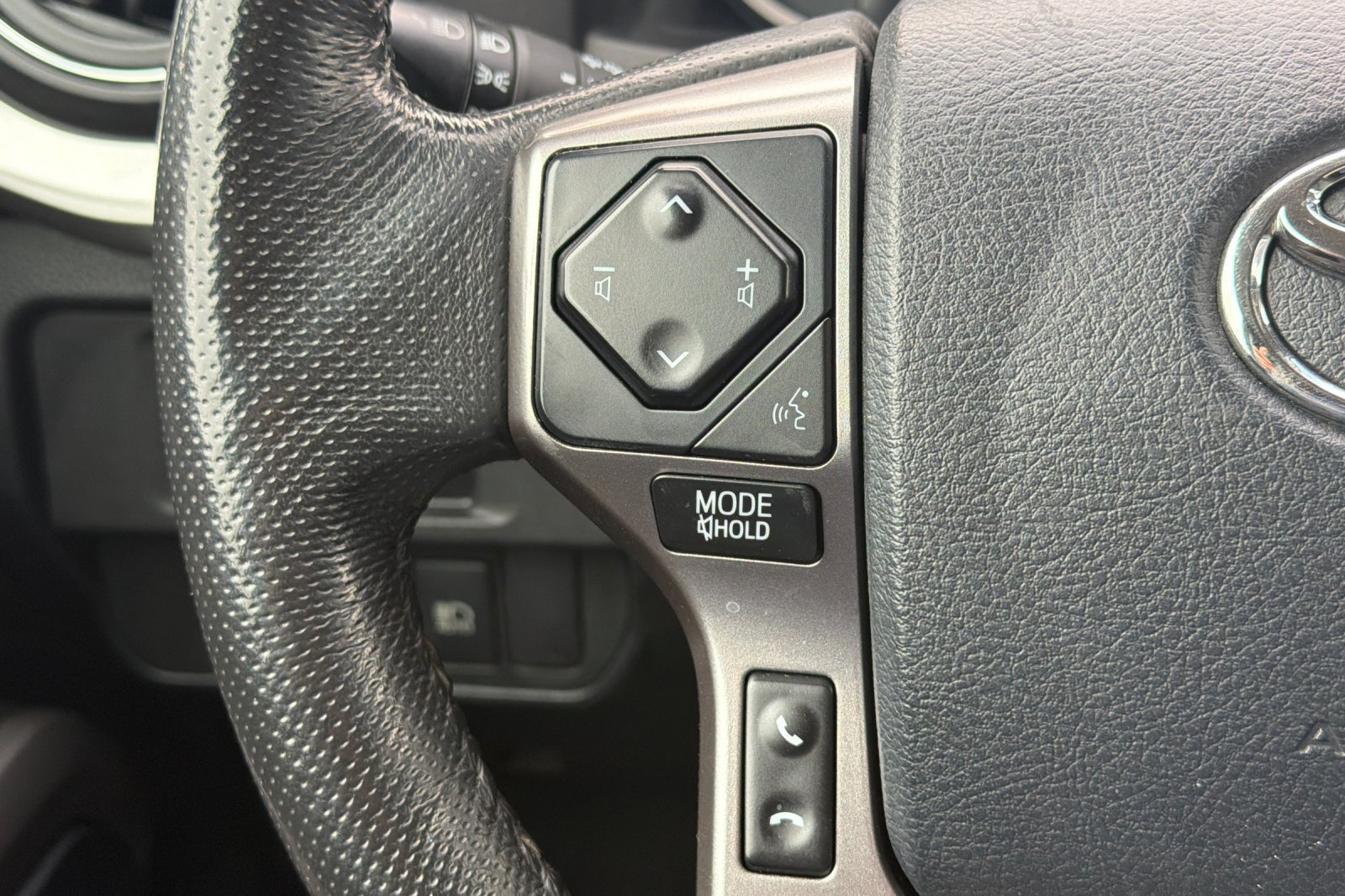 Used 2018 Toyota Tacoma SR5 RWD image 28