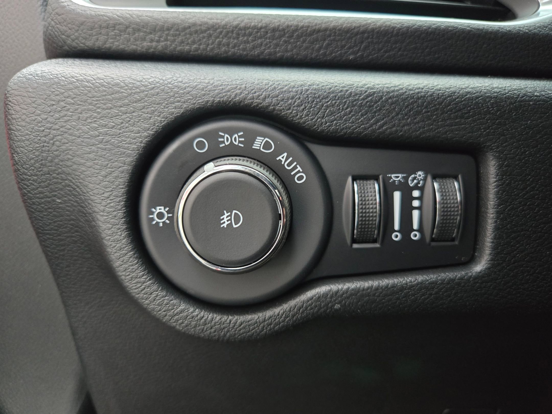 New 2026 Chrysler Pacifica Limited image 16