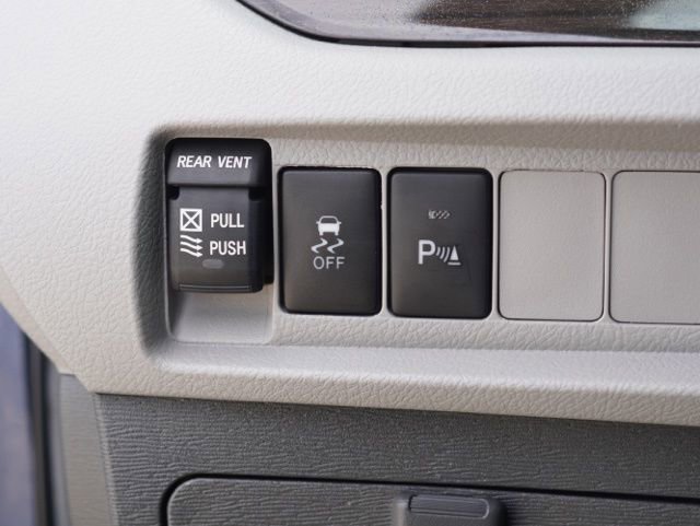 Used 2018 Toyota Sienna XLE w/ XLE Navigation Package image 17