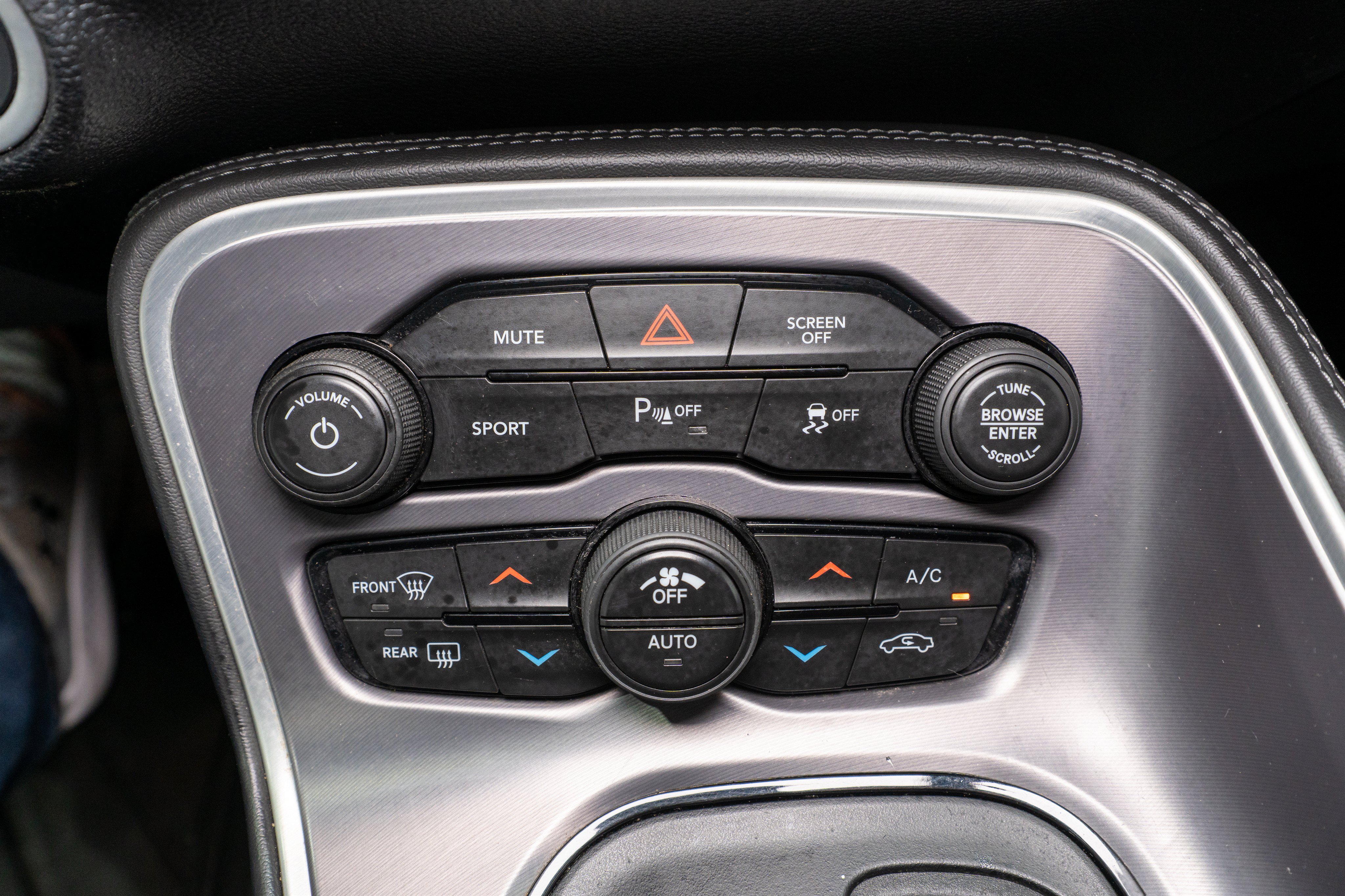 Used 2019 Dodge Challenger R/T w/ Driver Convenience Group RWD image 17