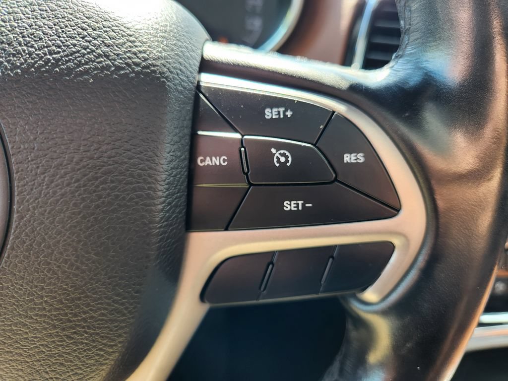 Used 2020 Jeep Grand Cherokee Overland AWD/4WD image 31