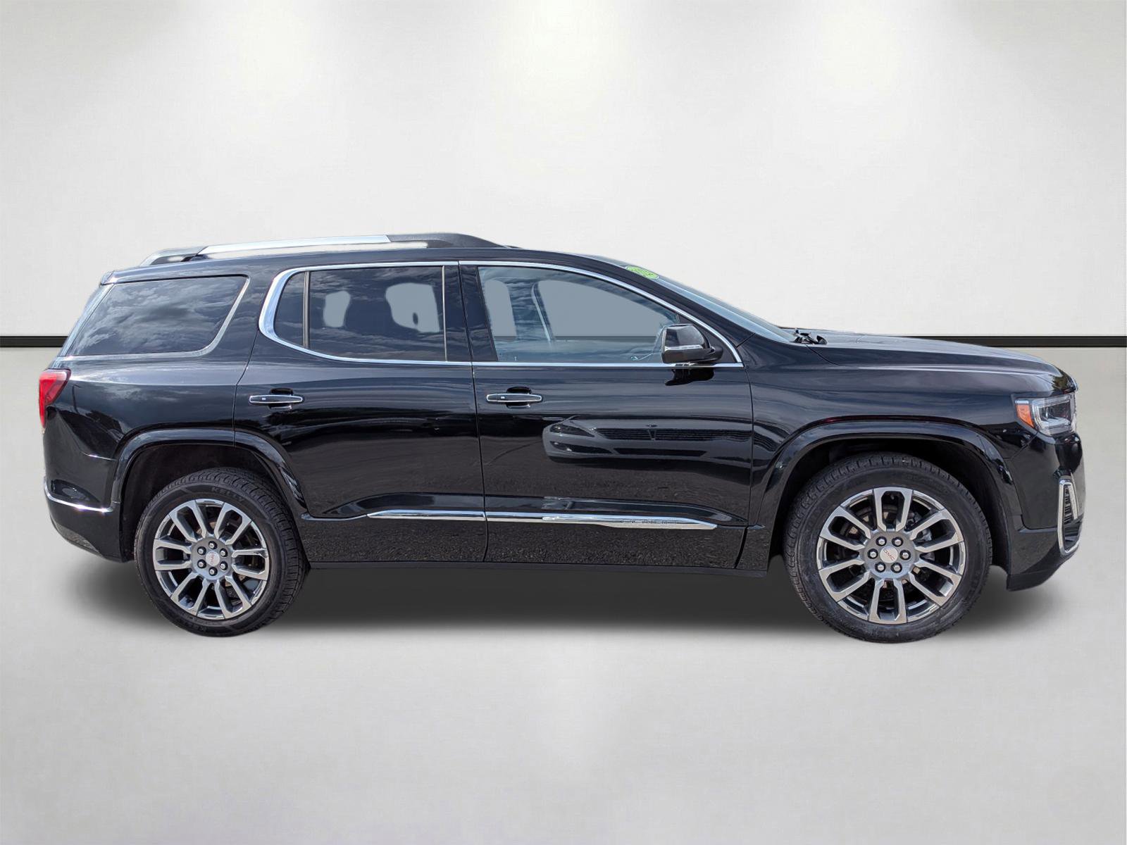 Used 2023 GMC Acadia Denali AWD/4WD image 3