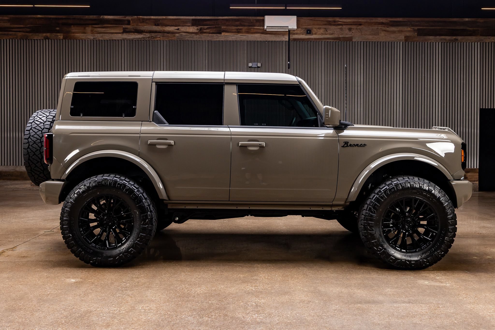 Used 2026 Ford Bronco Outer Banks AWD/4WD image 11