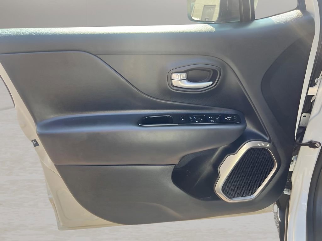 Used 2023 Jeep Renegade Latitude image 15