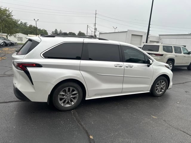 Used 2025 Toyota Sienna XLE w/ XLE Plus Package FWD image 8